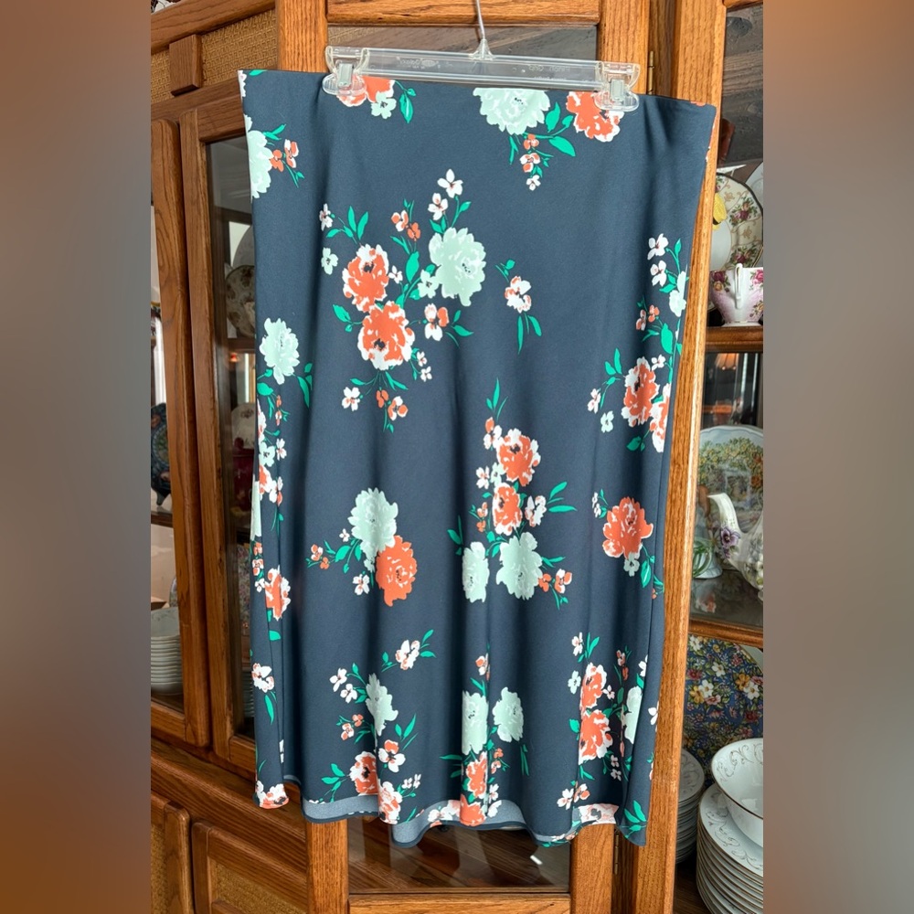 Loft Outlet Floral Print Women's Midi Skirt - Gray with Orange and Green Accents